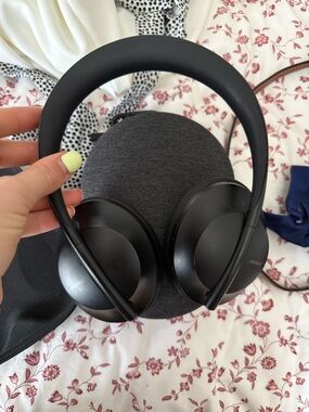 Bose Black Over-Ear Wireless Headphones